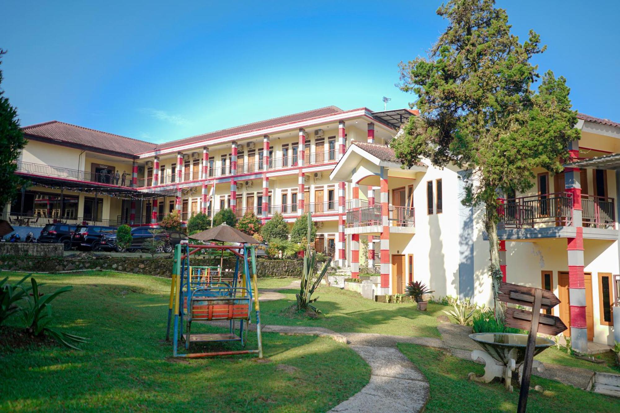 Ciguntur Bayak Hotel Bumdes Cipayung & Resort מראה חיצוני תמונה